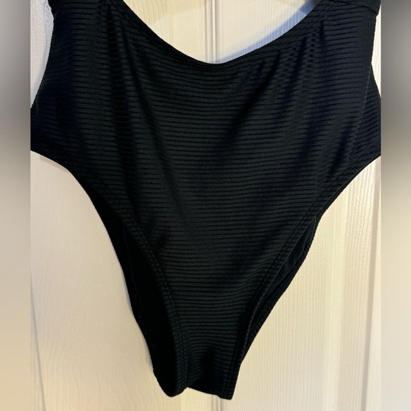 Hula Honey Black ribbed one piece‎ cutout swimsuit size medium - Picture 5 of 14